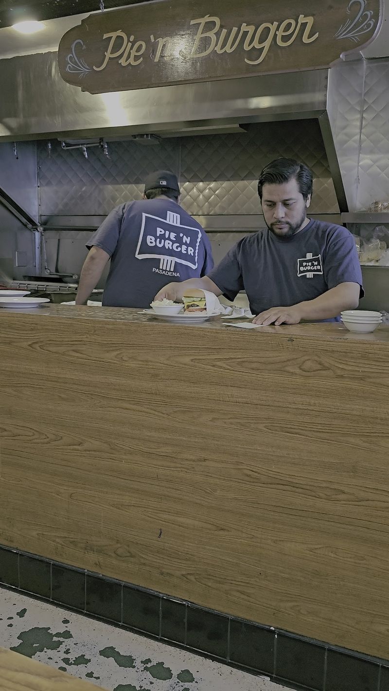 Pie 'n Burger, Pasadena
