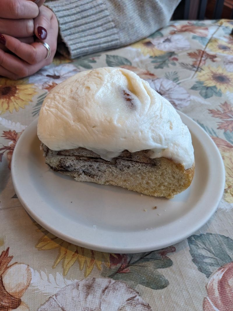 Pies, Cinnamon Rolls, and Sweet Endings Pies, Cinnamon Rolls, and Sweet Endings