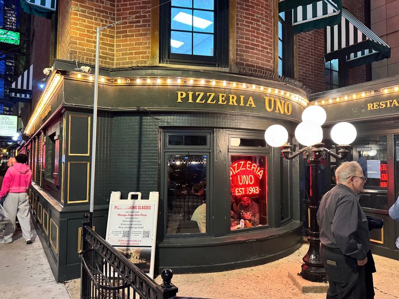 Pizzeria Uno, Chicago, IL