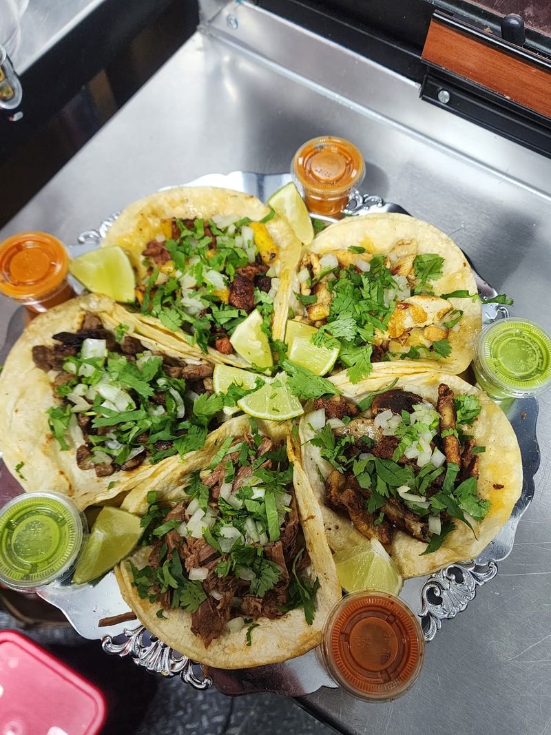 Qué Chilero Guate-Mex Food Truck, St Charles, MO Qué Chilero Guate-Mex Food Truck, St Charles, MO
