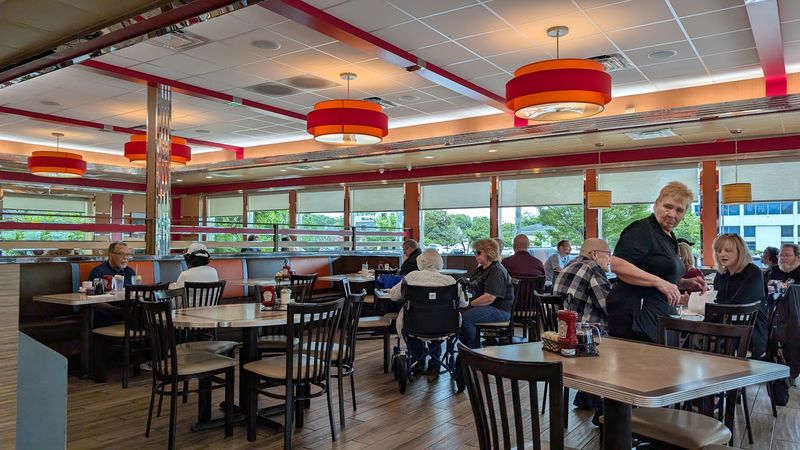 Quick Seating and Hospitality That Regulars Remember