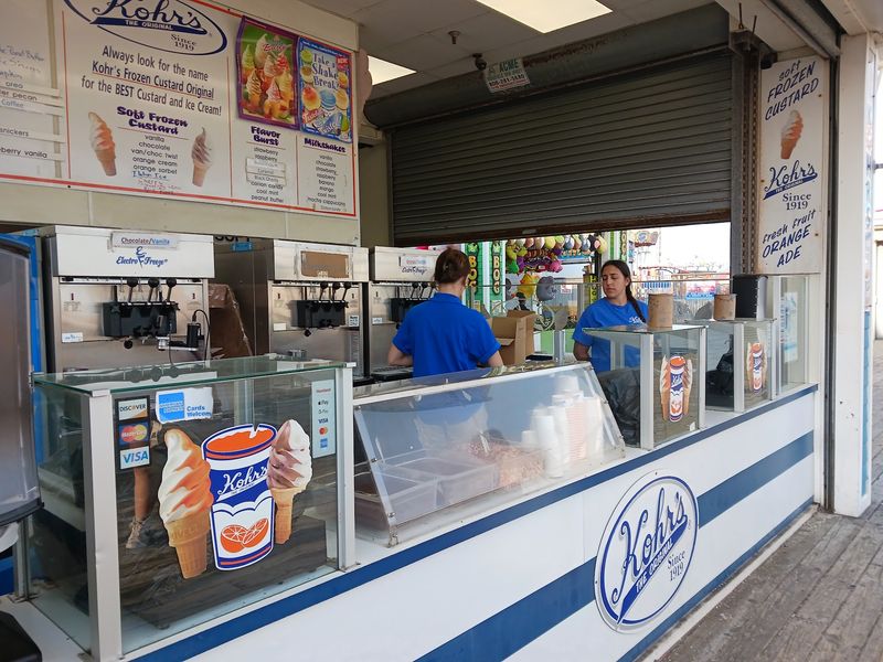Quick Service On A Busy Boardwalk Quick Service On A Busy Boardwalk