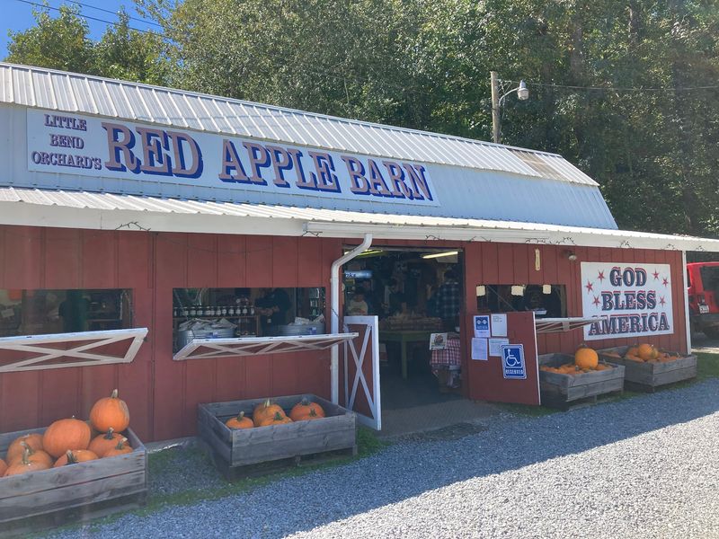Red Apple Barn, Ellijay, GA Red Apple Barn, Ellijay, GA