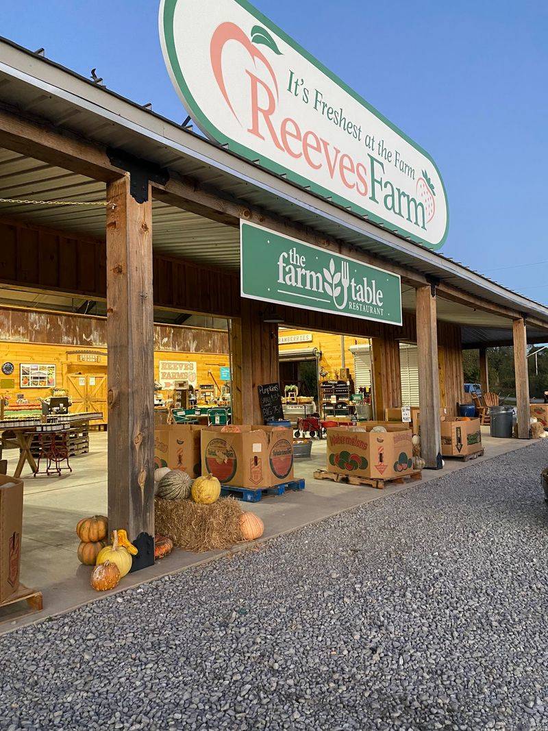 Reeves Peach Farm, Hartselle, AL Reeves Peach Farm, Hartselle, AL