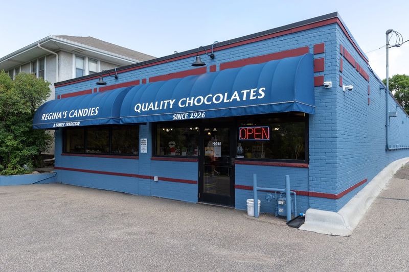 Regina's Fine Candies, Saint Paul