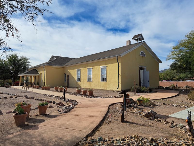 Rojas House and Everyday Mid-Century Life