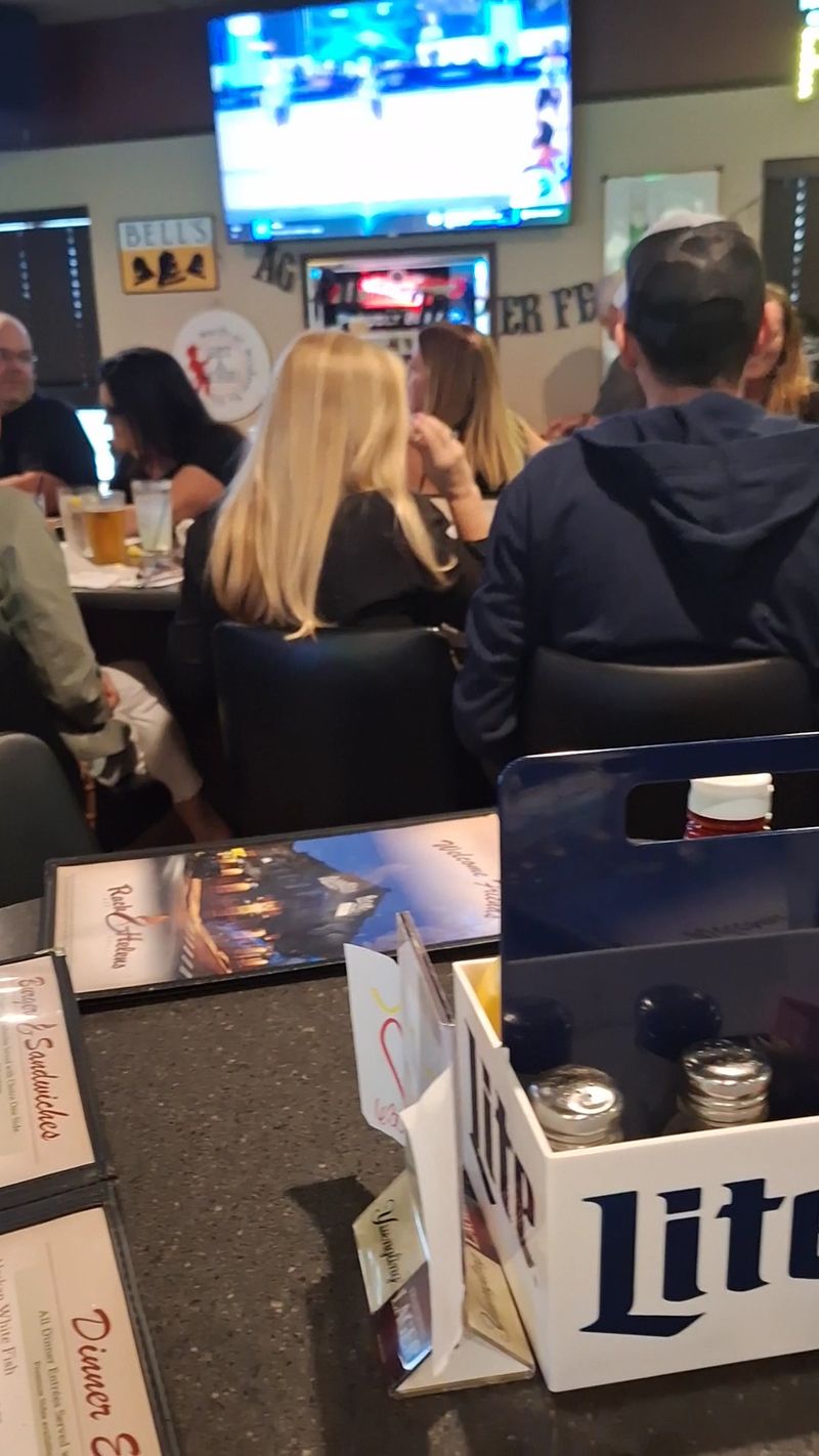 Room For Big Groups And Small Chats