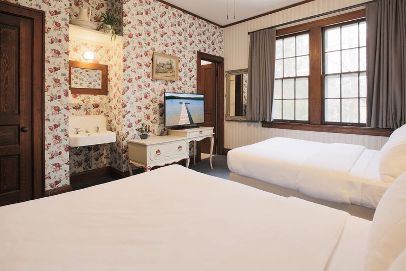 Rooms That Wear Their Age Proudly