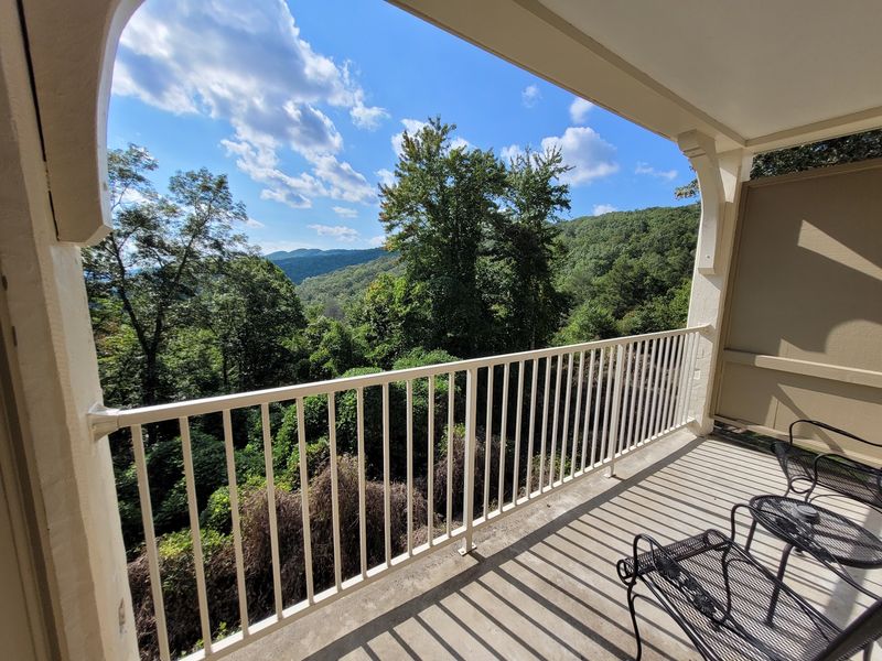 Rooms With A Mountain View Balcony