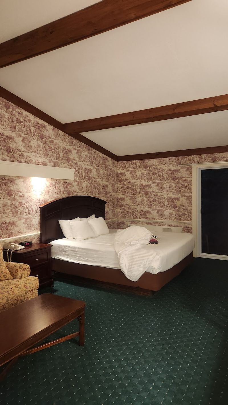 Rooms With Tilted Floors and Open Beams