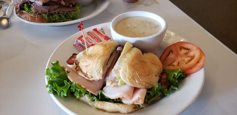 Sandwiches And Soups For The Lunch Crowd Sandwiches And Soups For The Lunch Crowd