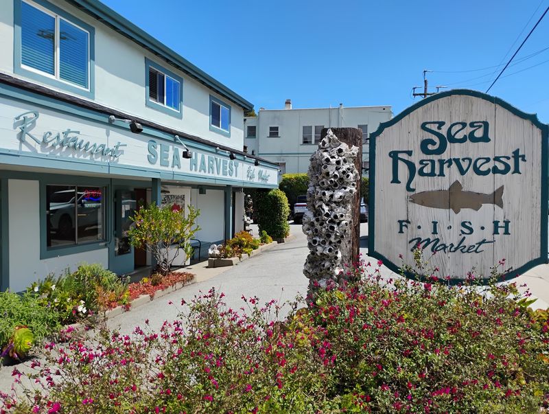 Sea Harvest Restaurant & Fish Market, Monterey, CA