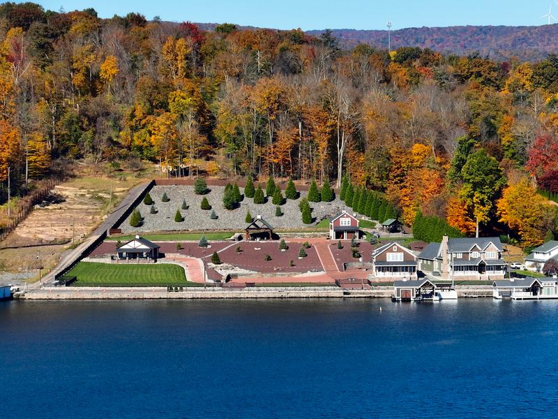Seasons in the Northeast Hills