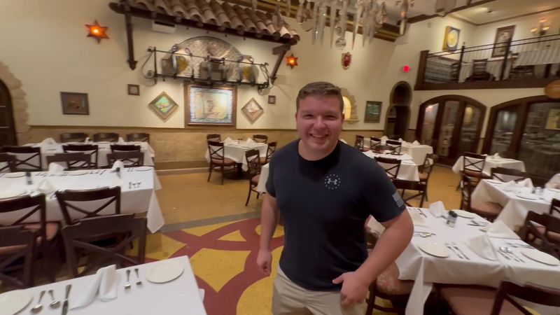 Servers Who Double as Tour Guides Servers Who Double as Tour Guides
