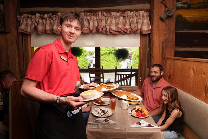 Servers Who Keep the Morning Moving Servers Who Keep the Morning Moving