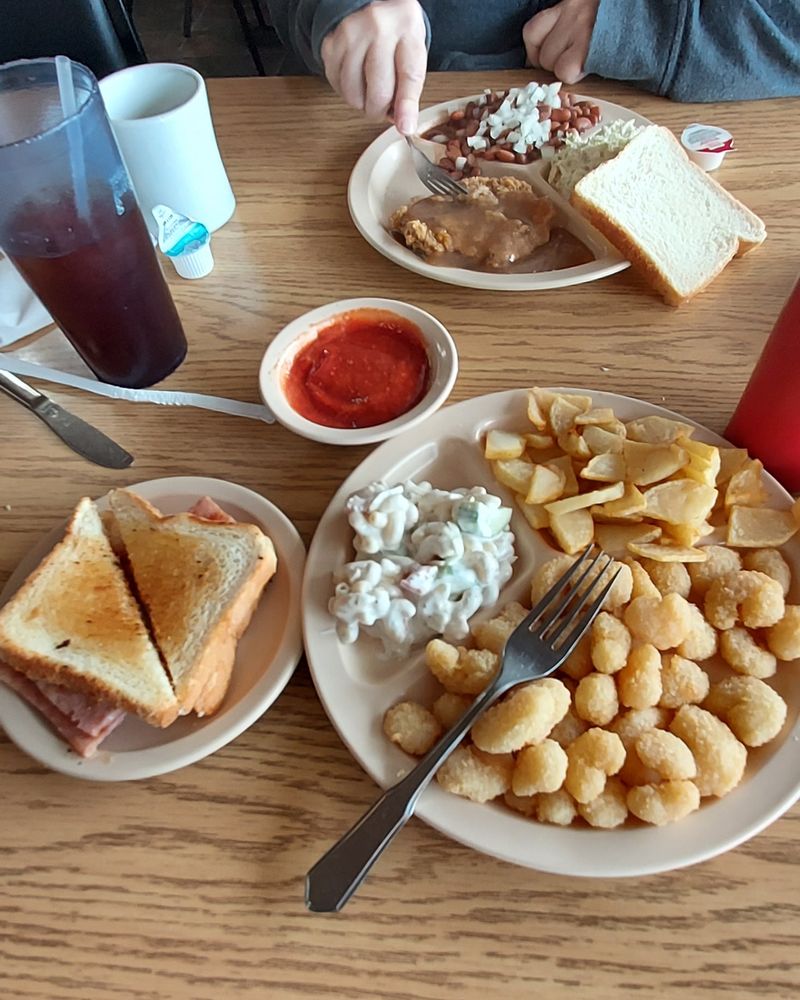 Service That Feels Like Sitting With Friends Service That Feels Like Sitting With Friends