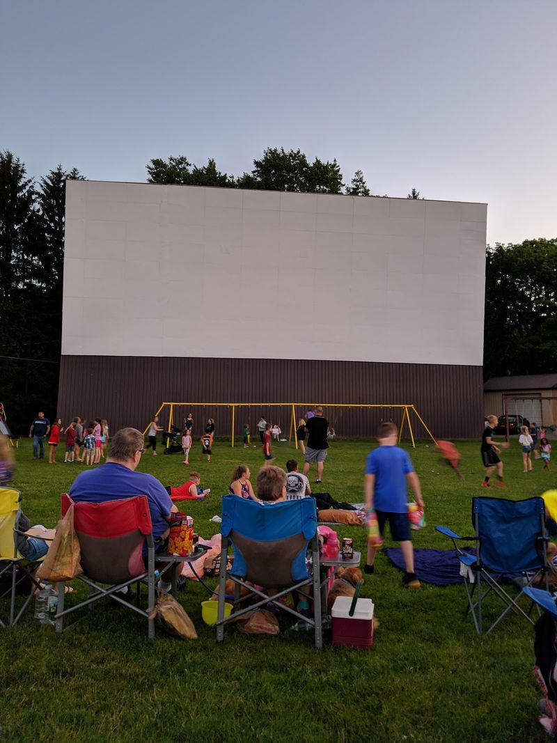 Silver Lake Twin Drive-In, Perry