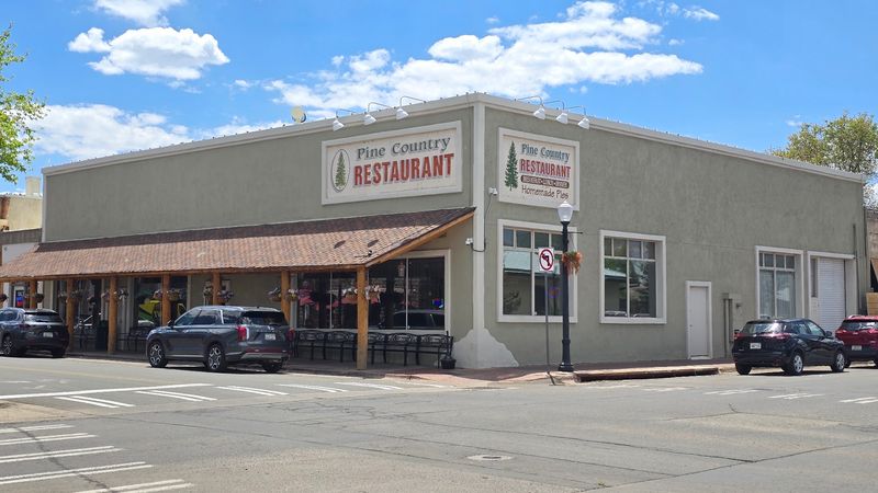 Small Town, Big Choices on Route 66 Small Town, Big Choices on Route 66