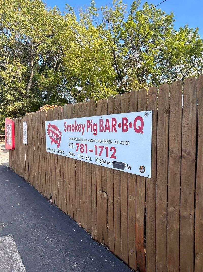 Smokey Pig Bar-B-Q, Bowling Green, KY Smokey Pig Bar-B-Q, Bowling Green, KY