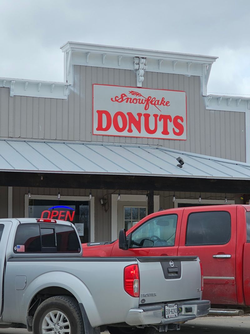 Snowflake Donuts Bandera, Bandera, TX
