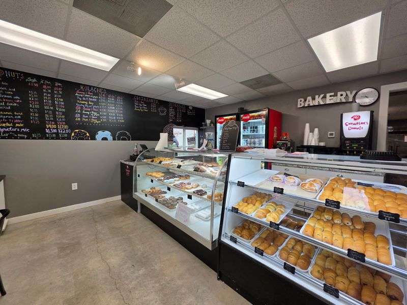 Snowflake Donuts, Pipe Creek, TX