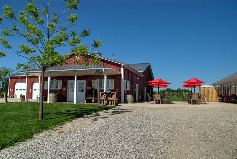 Stone Pillar Vineyard & Winery, De Soto, KS