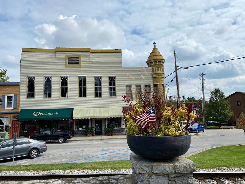 Storefronts Worth Slowing Down For Storefronts Worth Slowing Down For