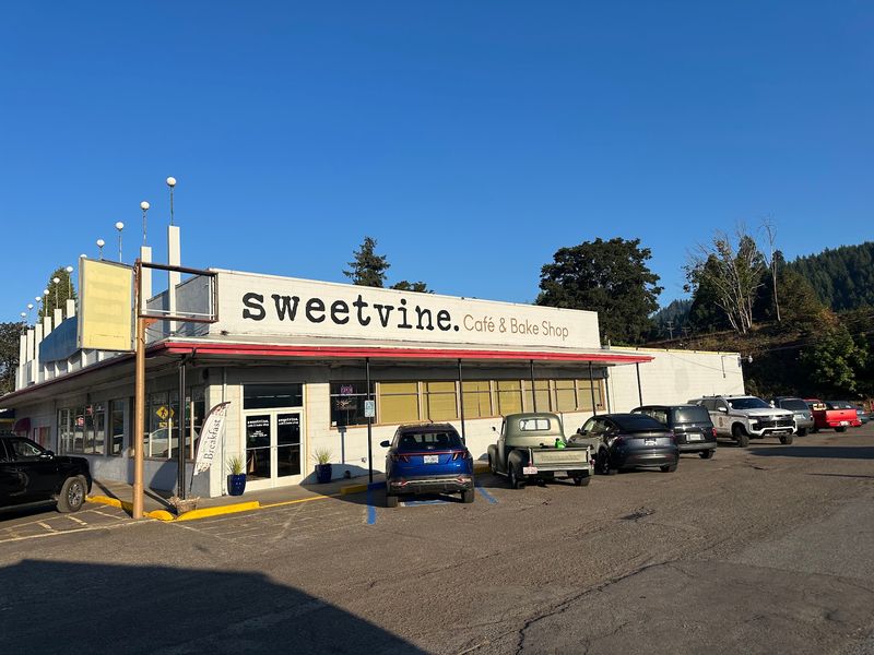Sweetvine. Cafe and Bake Shop, Oakridge, OR