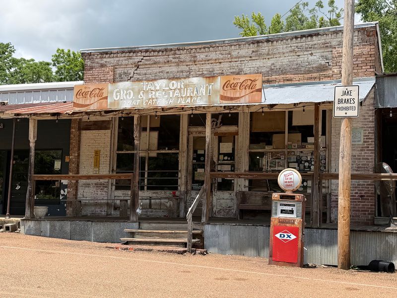 Taylor Grocery, Taylor, MS