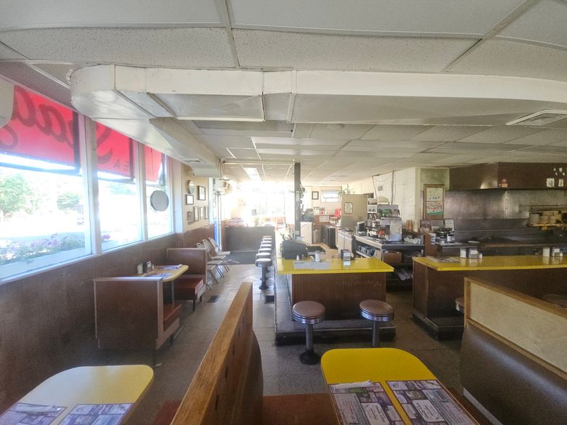 That No Frills Greasy Spoon Charm That No Frills Greasy Spoon Charm