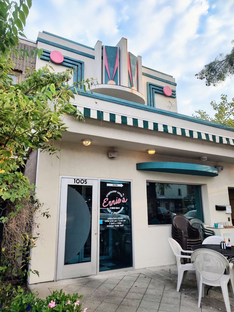 The Art Deco Building That Turns Heads