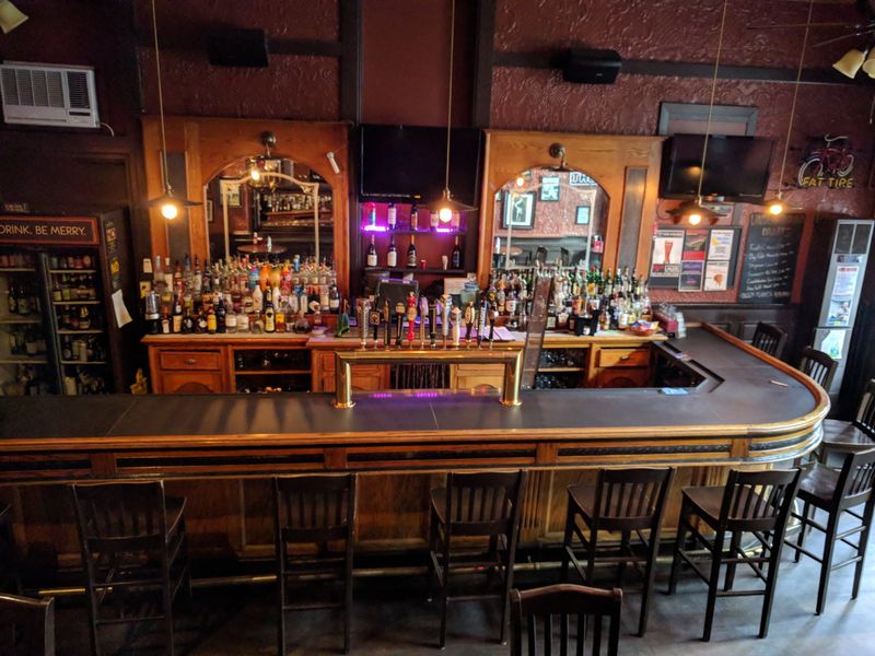 The Broadway Bar and Live Weekend Music