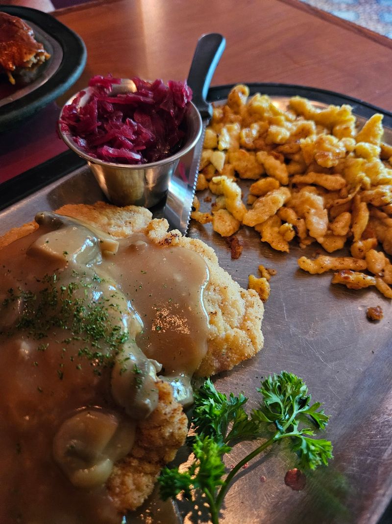 The Broasted Chicken Regulars Rave About