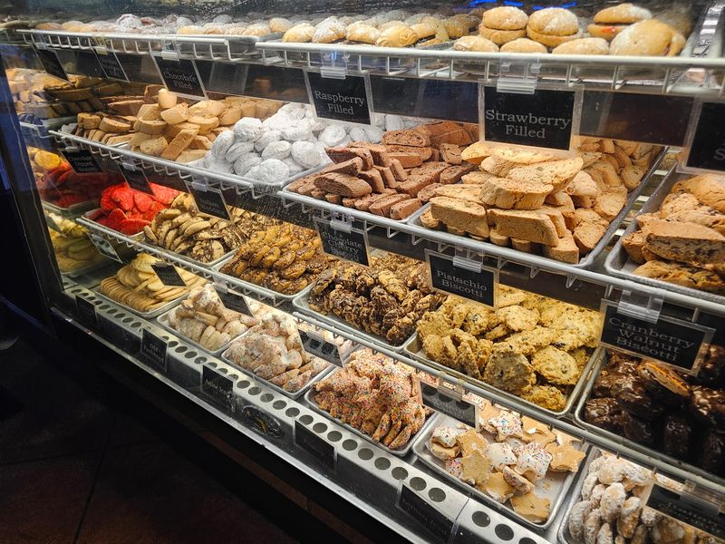 The Cannoli That Built a Following