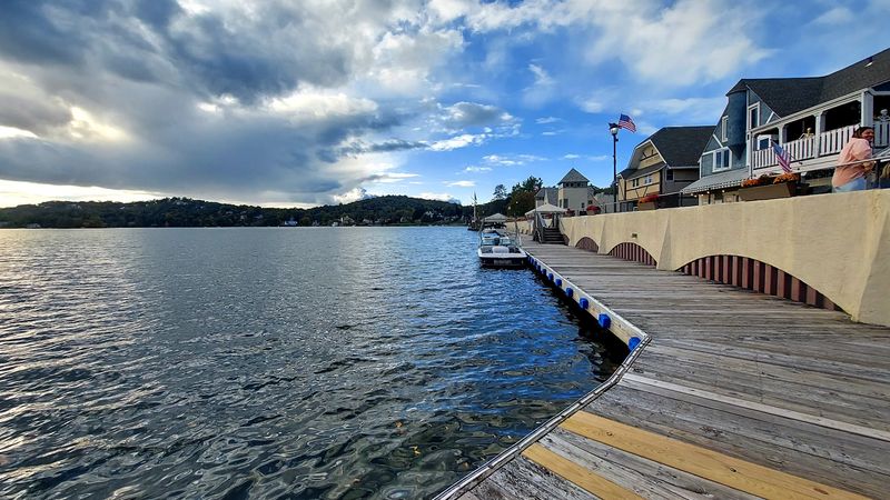 The Draw of Waterfront Neighborhoods The Draw of Waterfront Neighborhoods