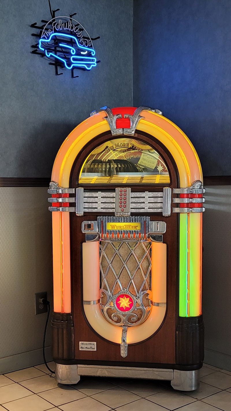 The Free Jukebox That Spins Oldies