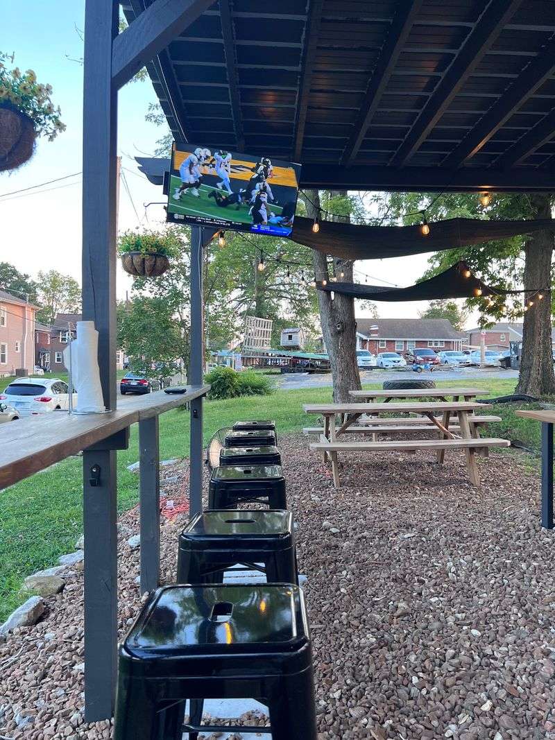 The Lee Street Deli, Columbia