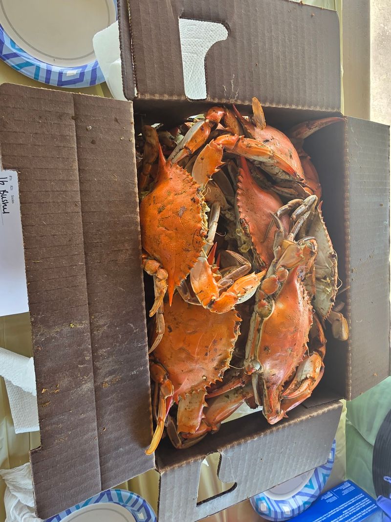 The Little Window For Steamed Crabs