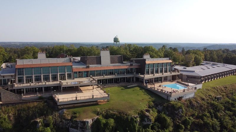 The Lodge On The Bluff