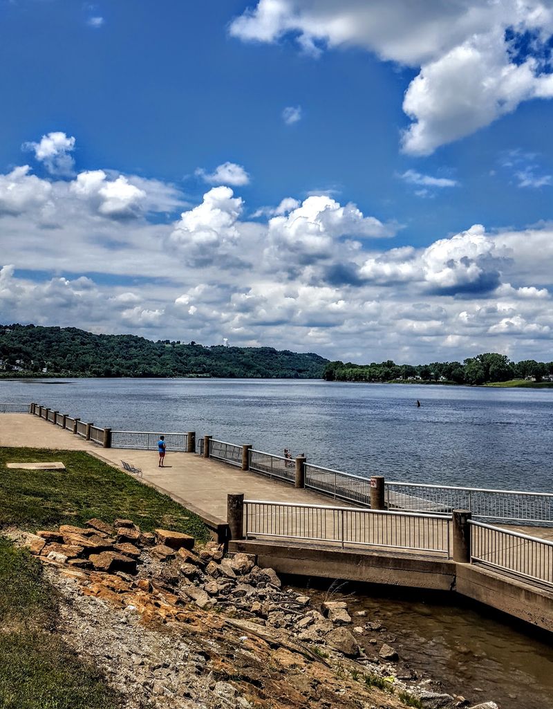 The Ohio River As A Front Yard The Ohio River As A Front Yard