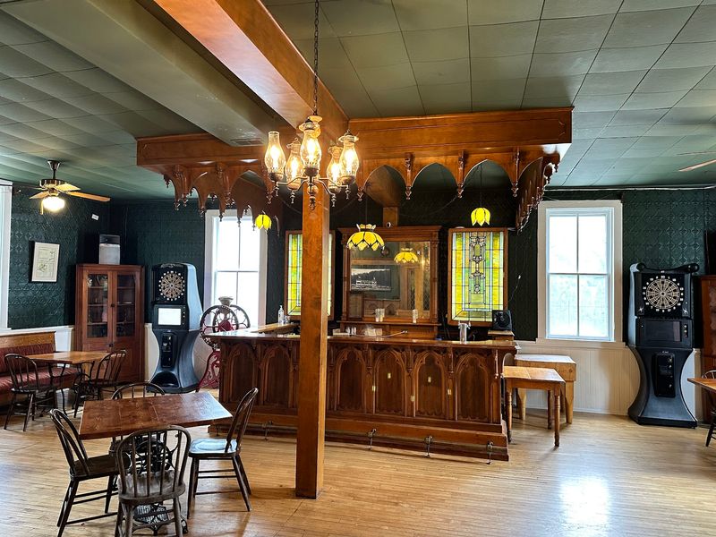 The Order-at-the-Counter Tavern Routine