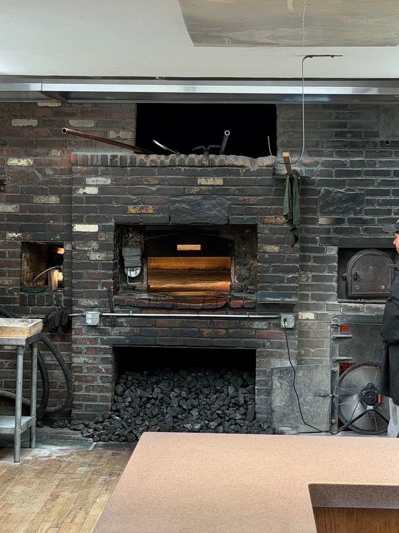 The Original Oven Still Doing the Work The Original Oven Still Doing the Work