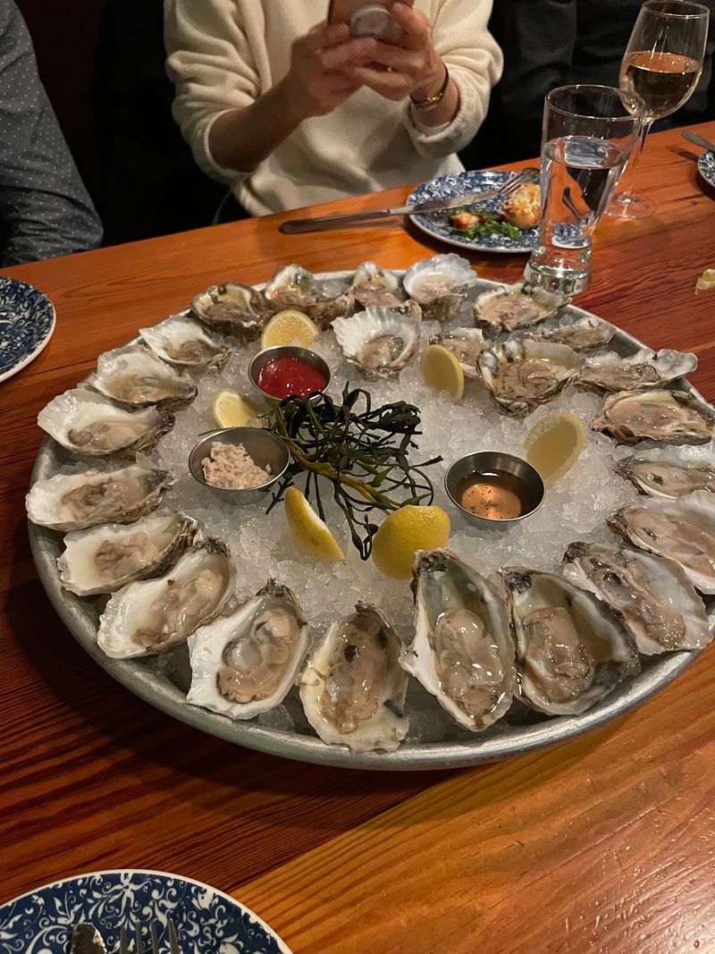 The Raw Bar That Steals The Show The Raw Bar That Steals The Show