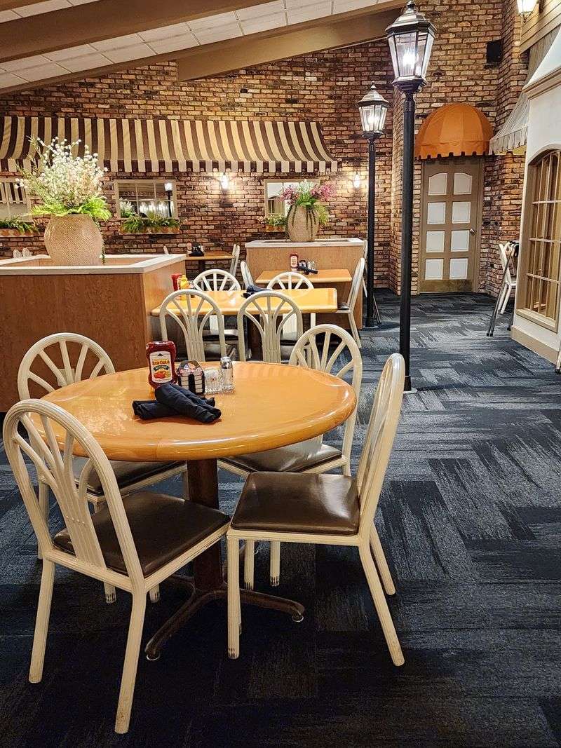 The Sit-Down Dining Room