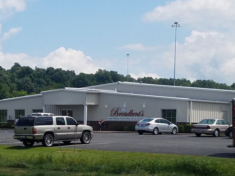 The Smokehouse Just Off I-24