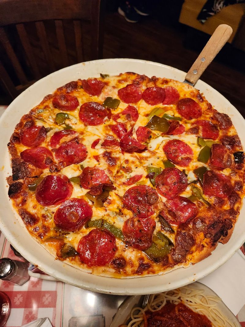 The Thin-Crust Pie That Built the Legend