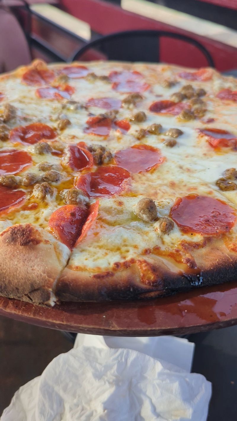 The Wood-Fired Crust That Earns The Drive