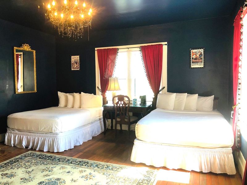 Theme Rooms and a Resident Ghost or Two Theme Rooms and a Resident Ghost or Two
