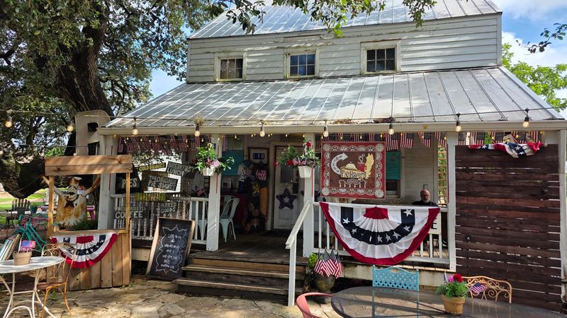 Timing Your Trip to Round Top Timing Your Trip to Round Top