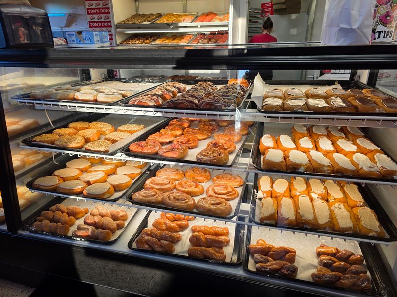 Tom's Donuts, Angola, IN
